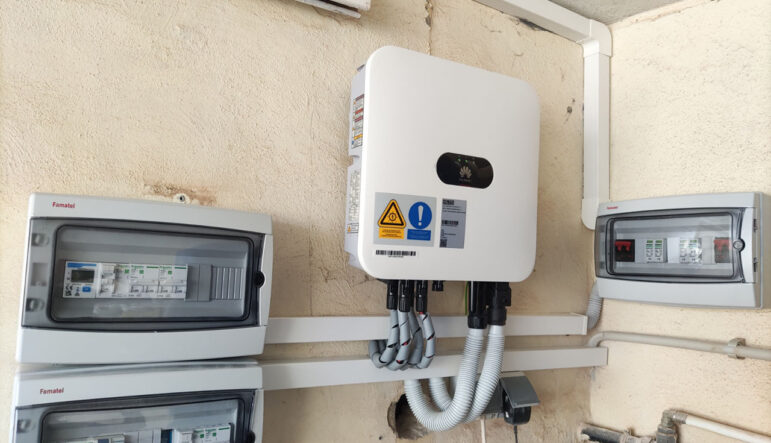 Cuadro eléctrico moderno instalado por electricistas en la Marina Alta